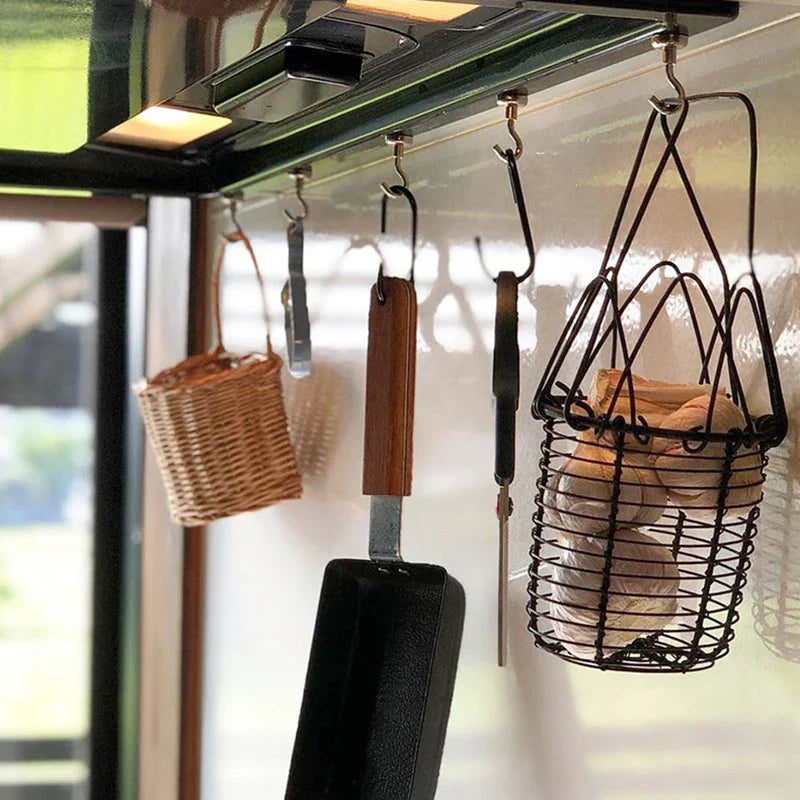 Strong Magnetic Storage Hooks